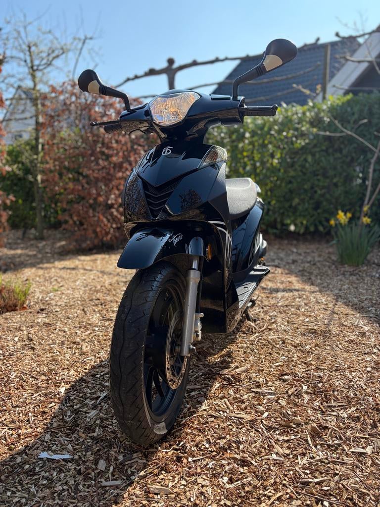 Zwarte scooter -  BTC Trevis 50cc, Fietsen en Brommers, Ophalen, Gebruikt, Overige typen, Overige merken