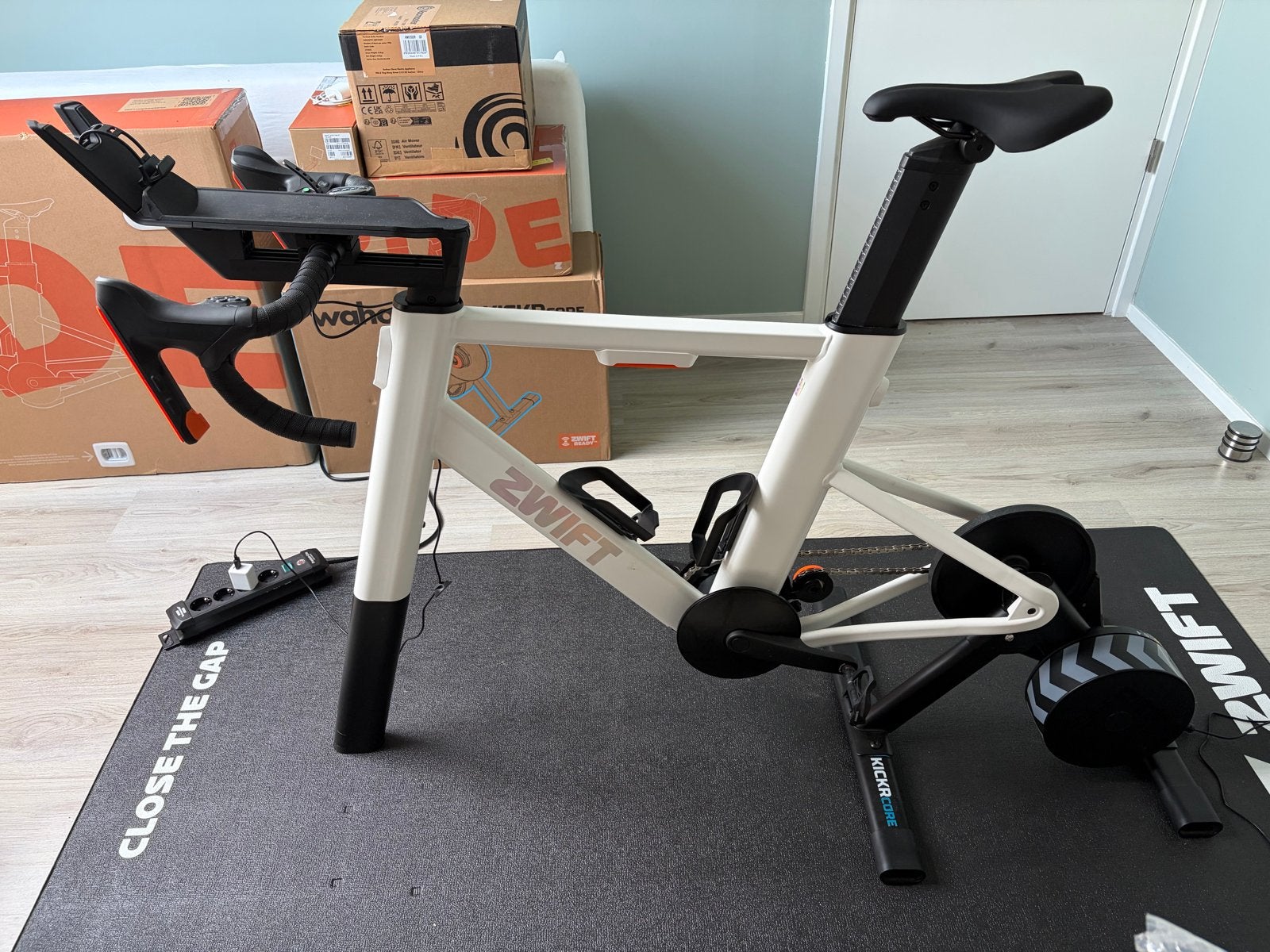 Zwift Ride Smart Bike, KICKR CORE 2 compleet met accessoires, Ophalen, Zo goed als nieuw, Benen, Overige typen