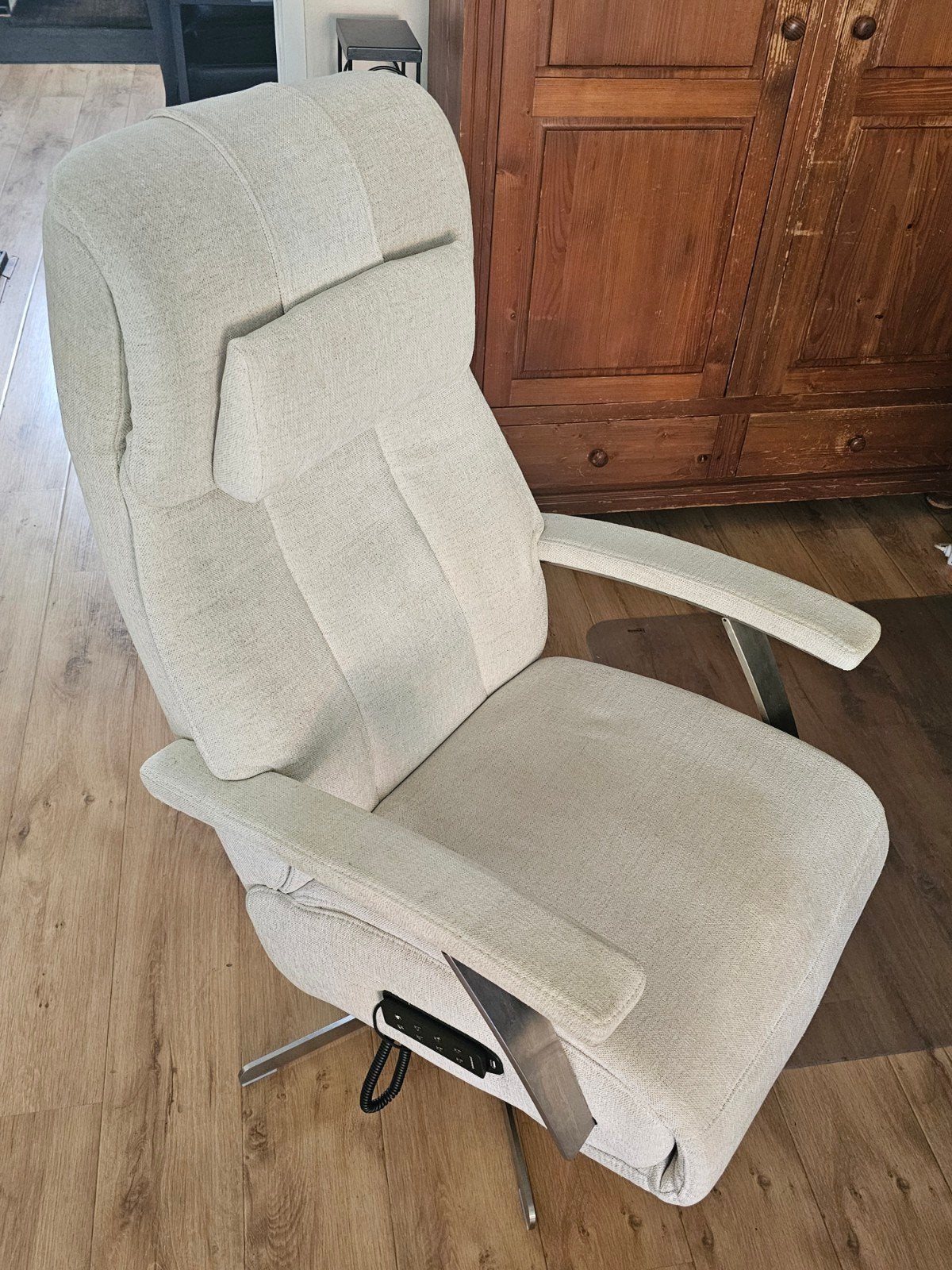 Prominent fauteuil S-100 met garantie, sta op, electrisch, Huis en Inrichting, Fauteuils, Ophalen, Overige materialen, Minder dan 75 cm