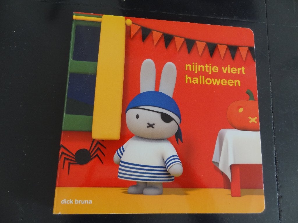 Nijntje viert Halloween, Boeken, Gelezen, Ophalen of Verzenden, Dick Bruna, 1 tot 2 jaar