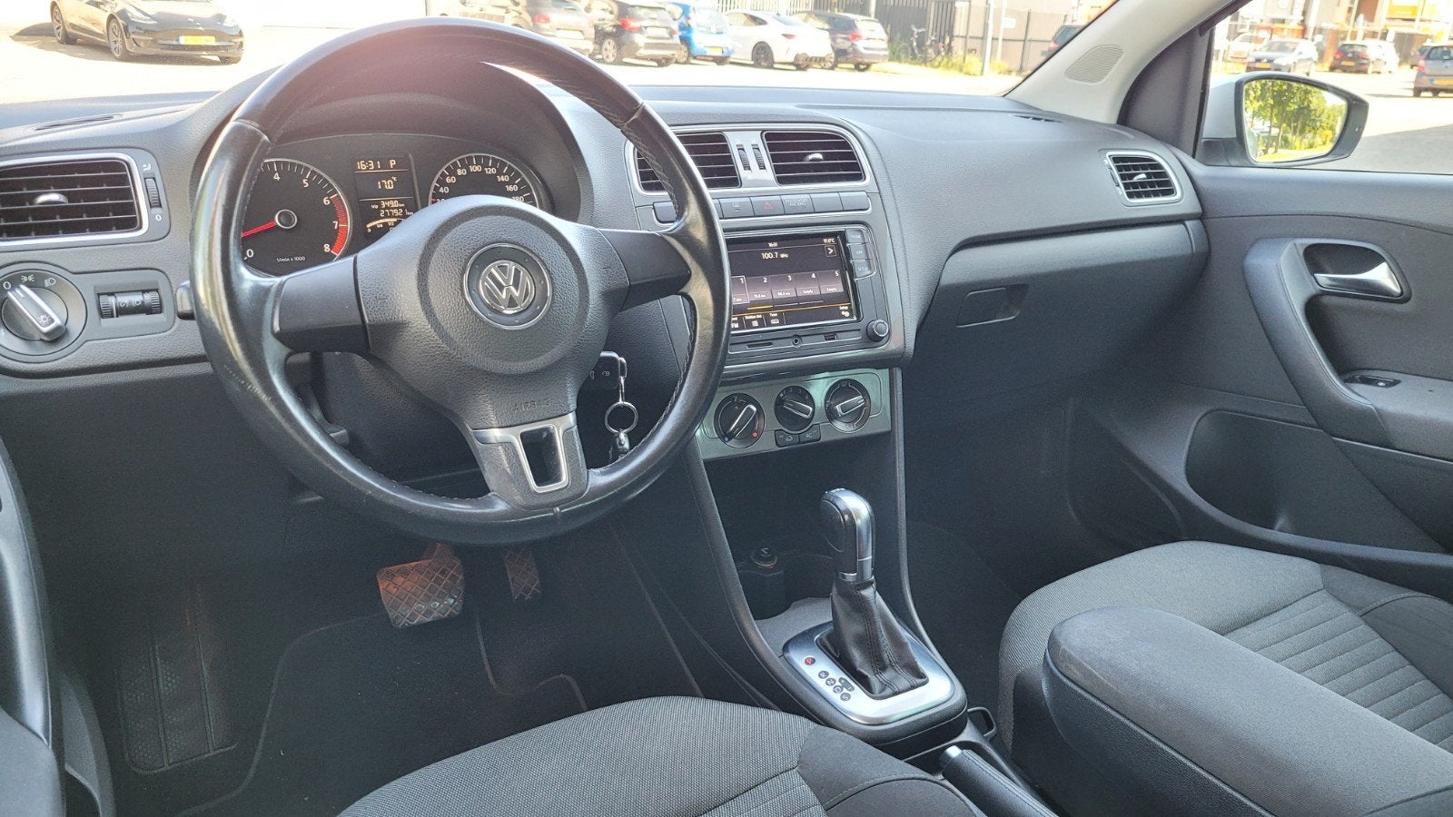 Volkswagen Polo 1.4i 16v 85pk AUT 2011 Dsg/nw apk/ riem vv !, Dealer onderhouden, Stof, 40 €/maand, 4 cilinders