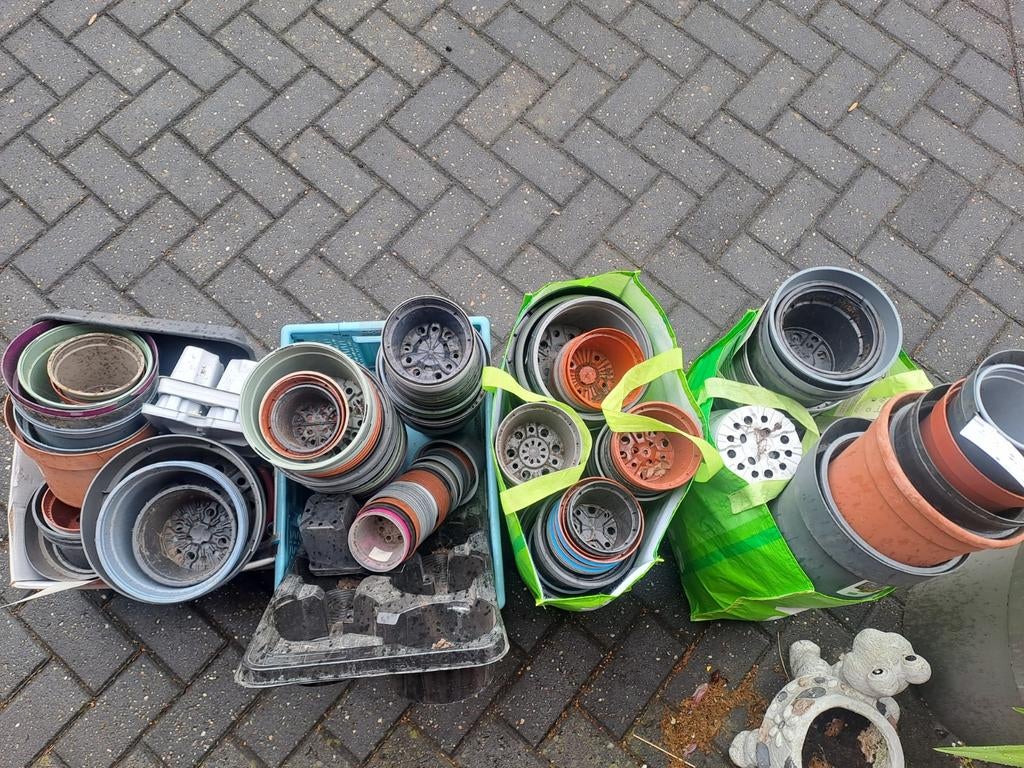 Grote partij gebruikte bloempotten en kweekbakken, Kunststof, Gebruikt, Rond, Ophalen of Verzenden