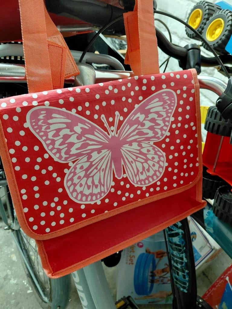 Kinder fietstas met vlinder, verstelbaar, Ophalen, Gebruikt