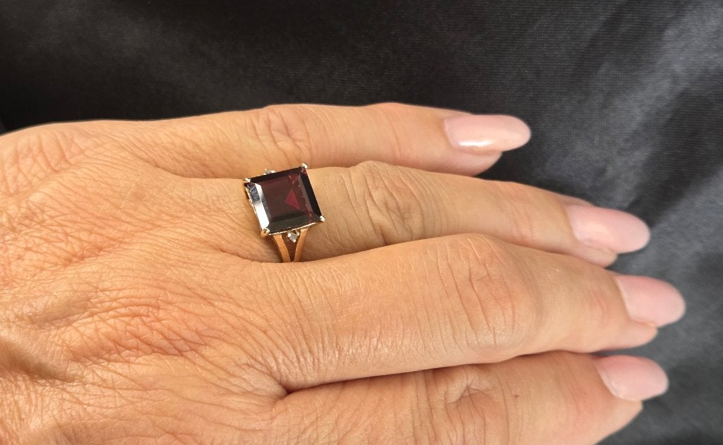 Gouden Vintage ring edelsteen granaat en diamant. 2026/487, Sieraden, Tassen en Uiterlijk, Ringen, ., Ophalen of Verzenden, Zo goed als nieuw
