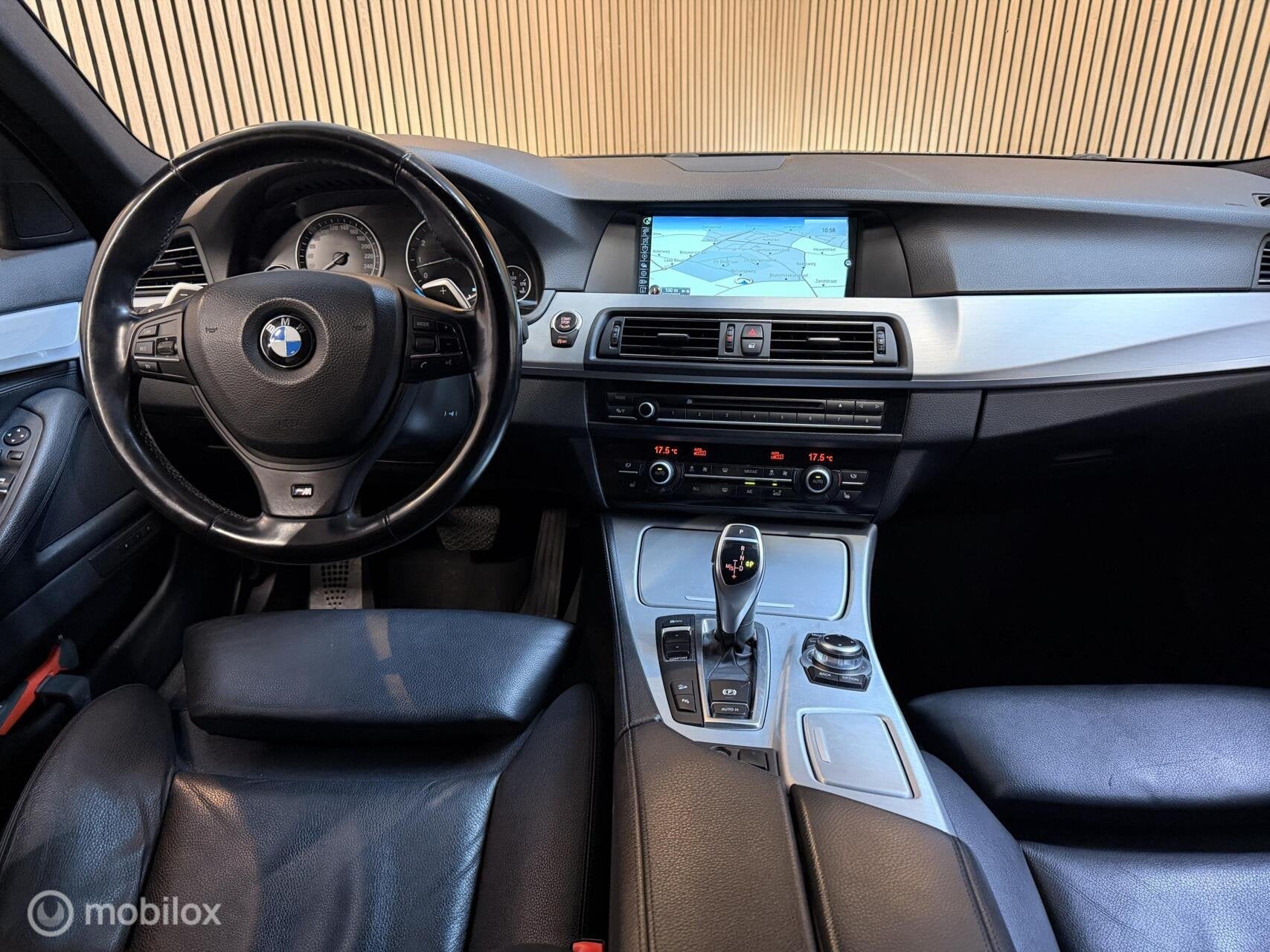 BMW 5-serie Touring 535xi M-Sport APK-8/2027 LEER MEMORY LED, Auto's, BMW, Euro 5, Gebruikt, Zwart, 2000 kg