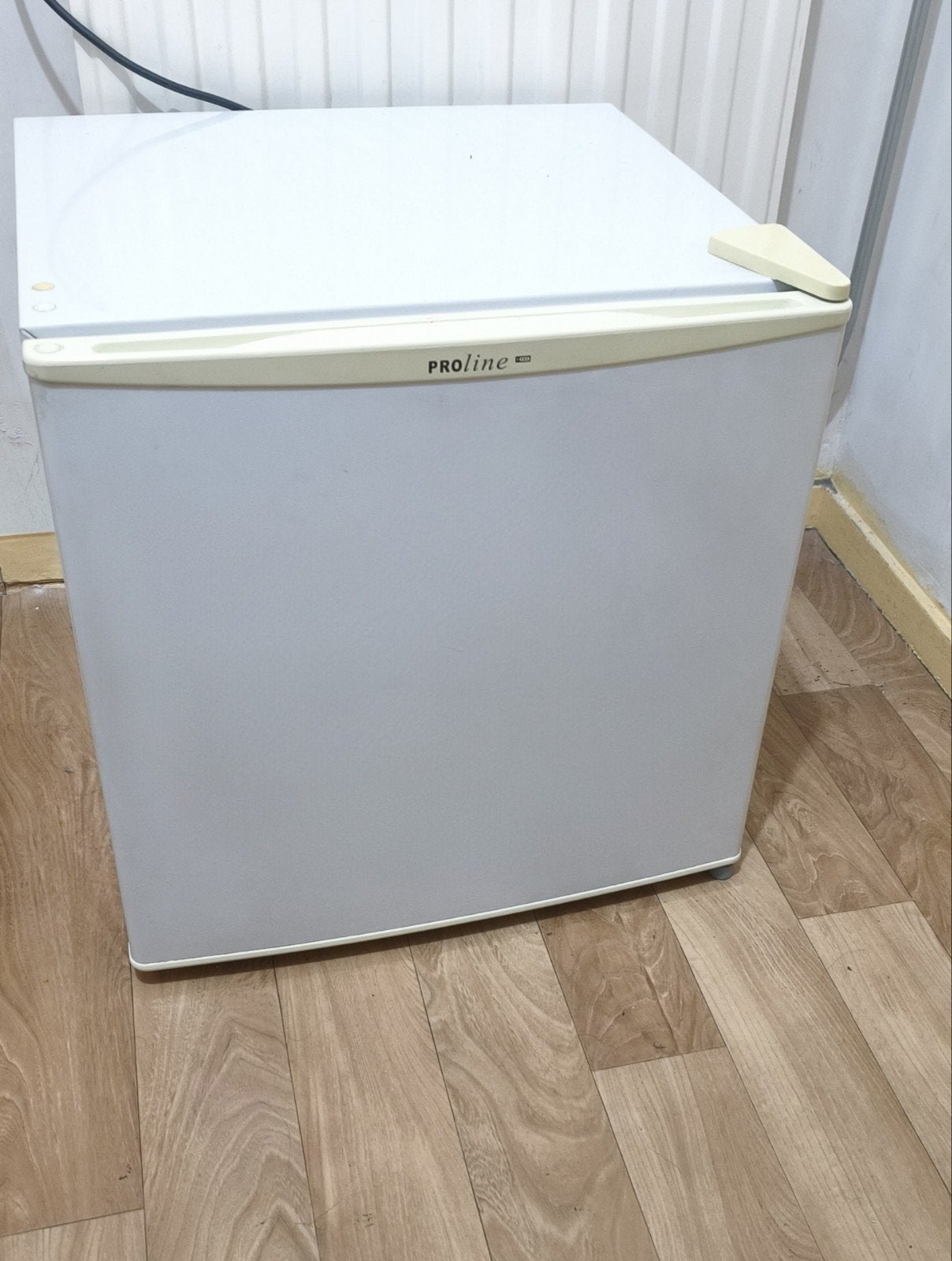 Mini vriezer in nette staat functioneert super., Witgoed en Apparatuur, Gebruikt, Minder dan 85 cm, Minder dan 60 cm, Energieklasse A of zuiniger