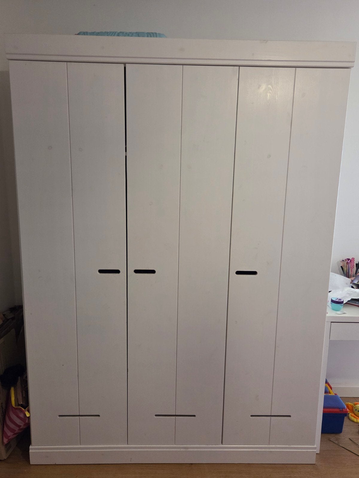 WOOOD, witte kledingkast met 3 deuren en hangruimte, Met deur(en), Gebruikt, 100 tot 150 cm, Ophalen of Verzenden