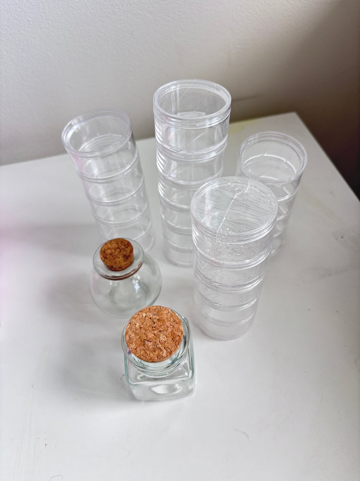 Diverse glazen potjes en plastic stapelbakjes, Gebruikt, Met deksel, Pot of Kruik, Ophalen of Verzenden