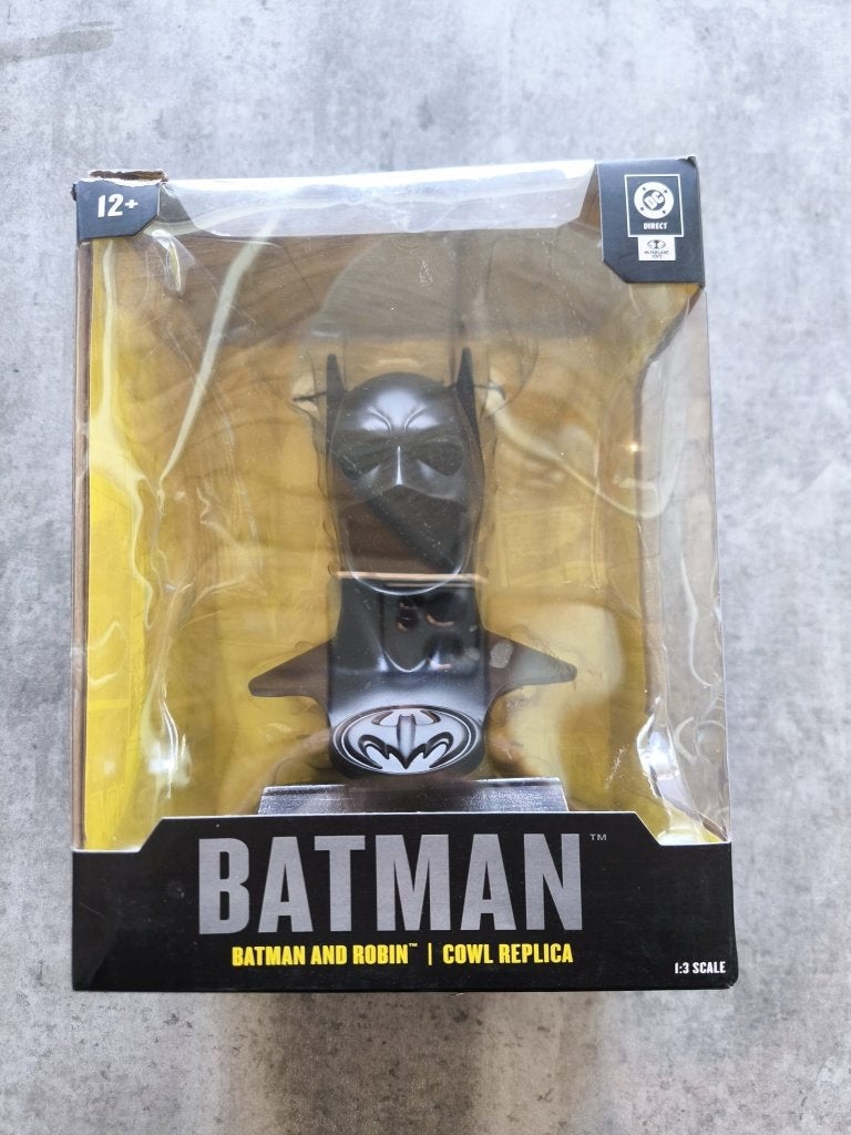 McFarlane Toys - DC Direct Batman Cowl Replica, Verzamelen, Poppetjes en Figuurtjes, Ophalen of Verzenden, Nieuw
