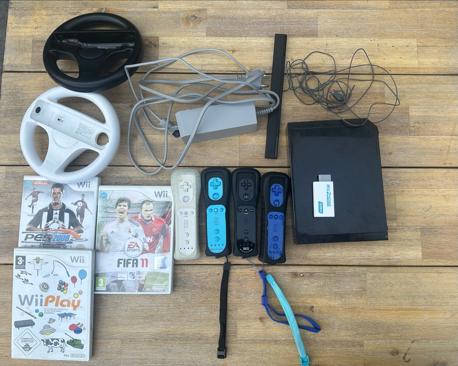 Wii console met 4 controllers, 2 sturen en 3 games, Spelcomputers en Games, Ophalen of Verzenden, Gebruikt, Met 3 controllers of meer