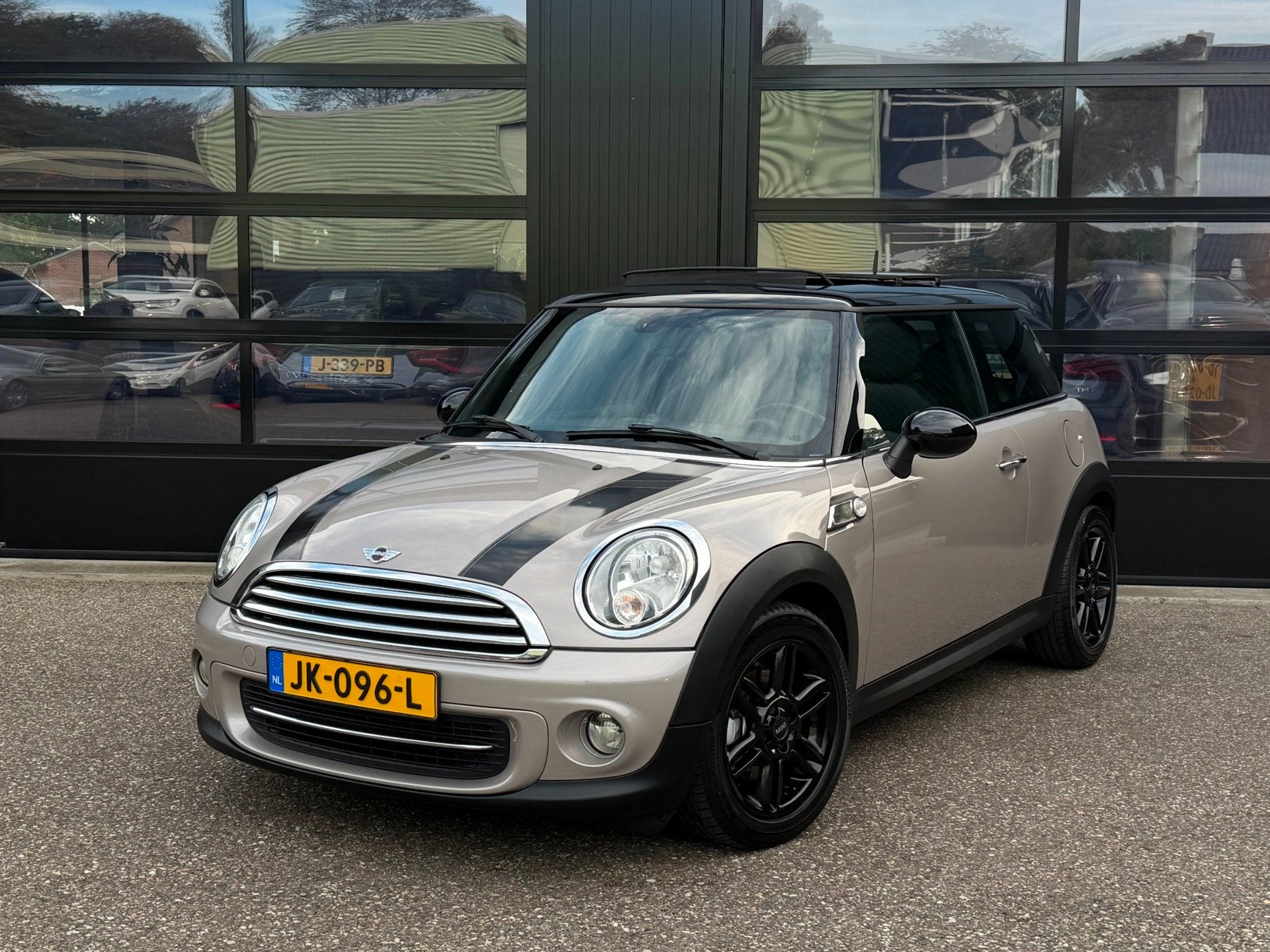 Mini 3-Deurs 1.6 Cooper Special Edition Pano Stoelverw. Clim, Voorwielaandrijving, Euro 5, 4 cilinders, 4 stoelen