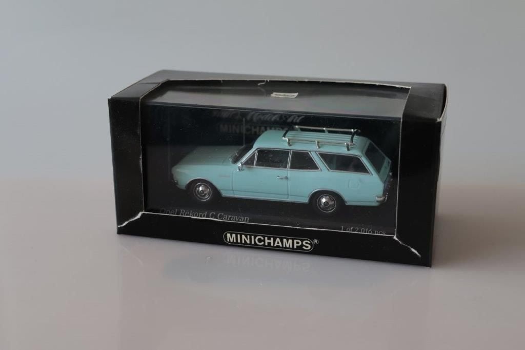 Minichamps Rekord C caravan blauw, Hobby en Vrije tijd, Modelauto's | 1:43, Ophalen of Verzenden, Zo goed als nieuw, Auto, MiniChamps