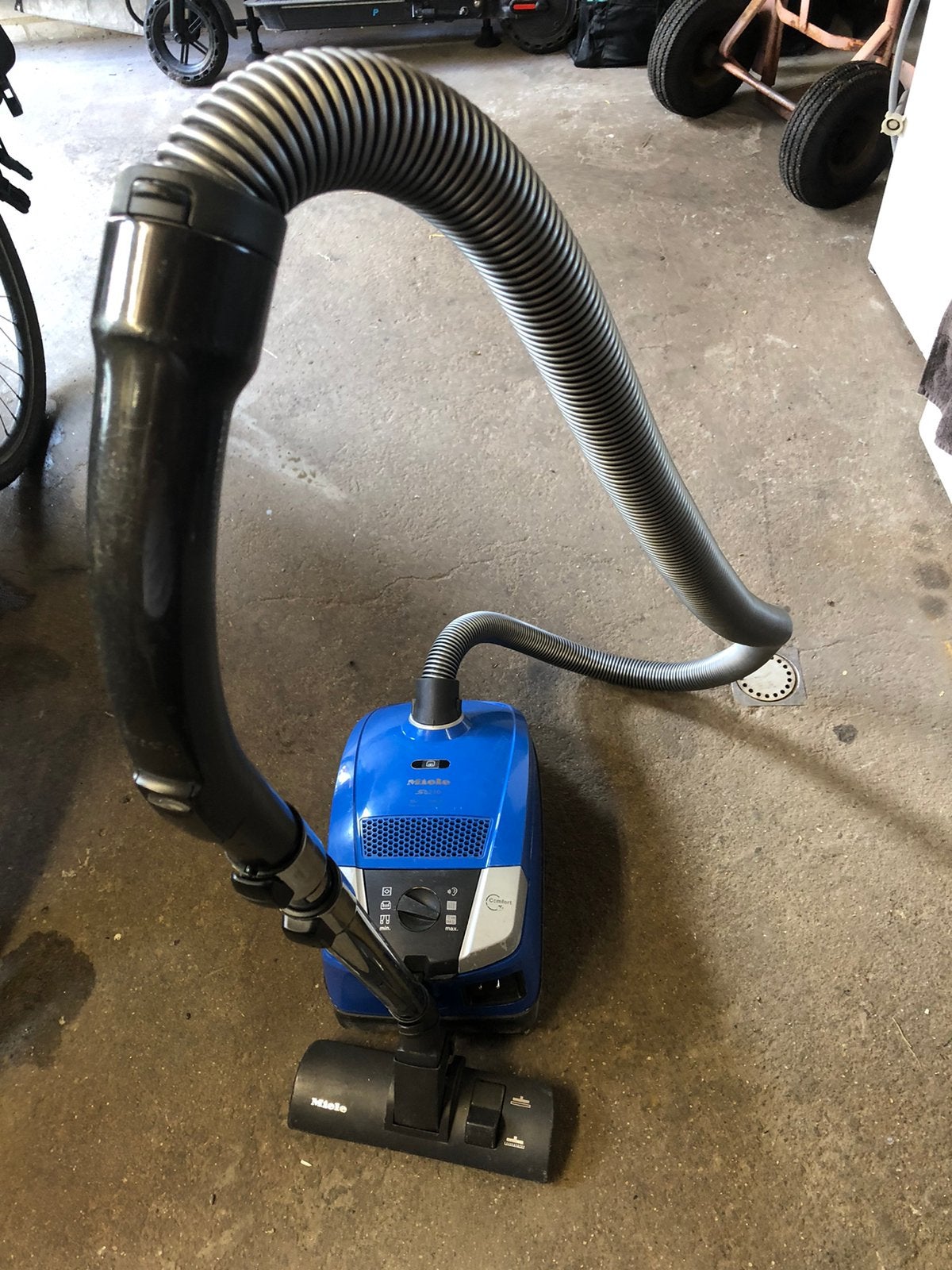 Te koop miele stofzuiger 2000 watt, Witgoed en Apparatuur, Stofzuigers, Ophalen, Gebruikt, 1600 tot 2000 watt