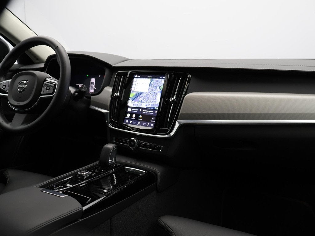 Volvo V90 T6 AWD Plug-in hybrid Ultra Dark Trekhaak / Pan. d, Lichtsensor, 4 cilinders, 180 min, Zilver of Grijs
