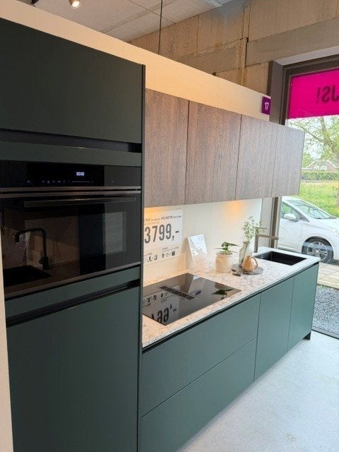 Showroomkeuken Vurengroen/Eiken Tabak, Huis en Inrichting, Ophalen, Nieuw, Enkelwandige keuken, Groen