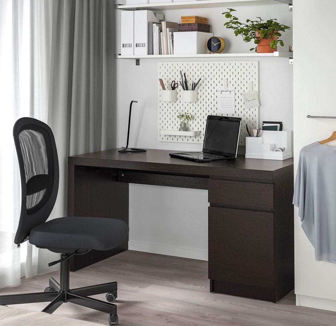 IKEA MALM Bureau Zwartbruin 140x65 cm met Lades, Huis en Inrichting, Bureaus, Ophalen, Zwart, Met lades, Spaanplaat of MDF