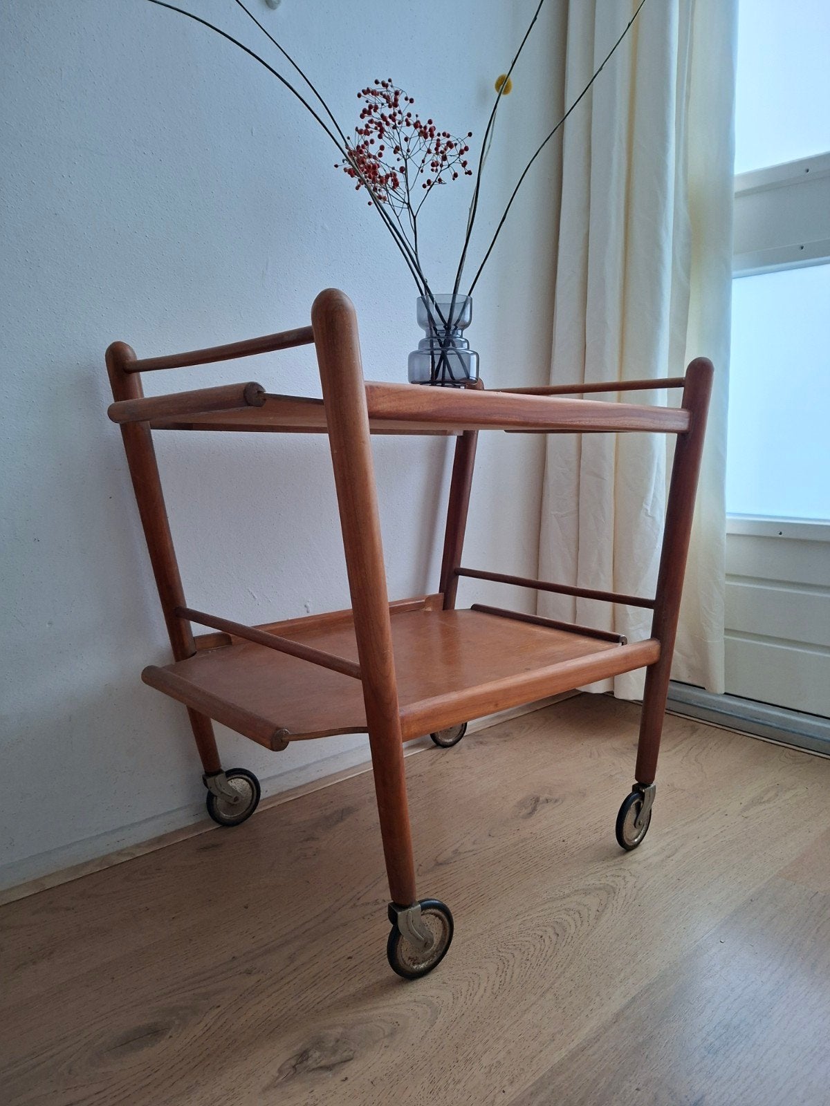 Vintage houten serveerwagen op wielen, Ophalen