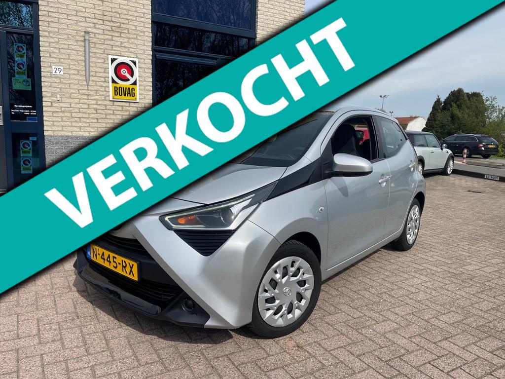 Toyota Aygo 1.0 VVT-i x-play- camera-carplay- NL auto, Voorwielaandrijving, Gebruikt, Euro 6, 4 stoelen
