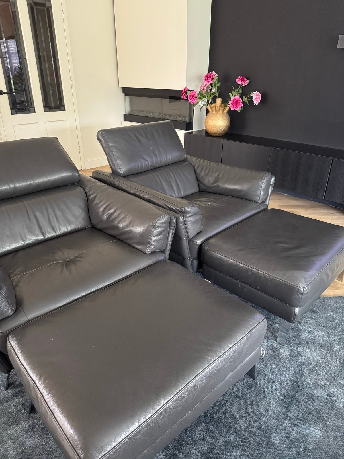 2x Movani lederen fauteuil met voetenbank - donkergrijs, Ophalen of Verzenden, Zo goed als nieuw, 50 tot 75 cm, Leer