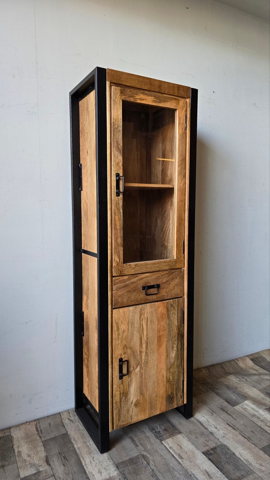 Mooie Mango Houten Vitrinekast Industrieel Nieuw, Huis en Inrichting, 150 tot 200 cm, 25 tot 50 cm, Overige houtsoorten, Nieuw