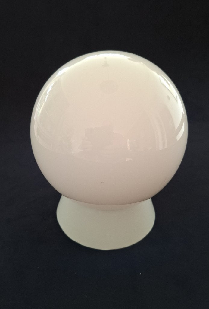 Nieuwe plafondlamp/ bol van wit glas. Metalen witte voet, Jaren 50, Nieuw, Wit, Glas