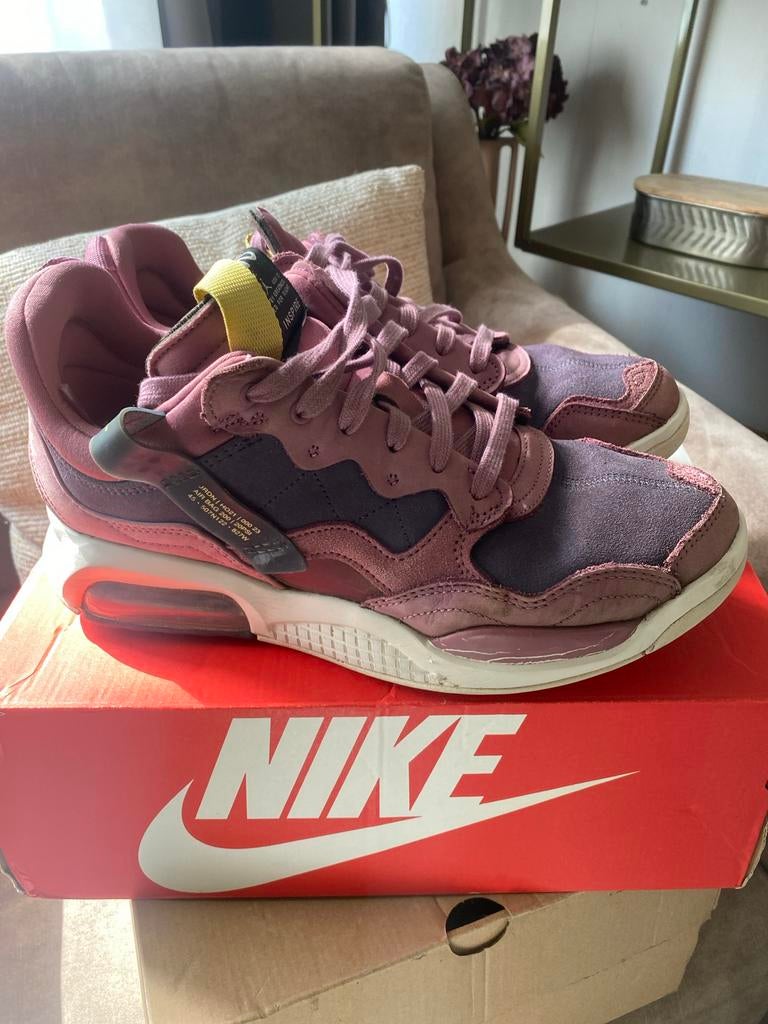 Nike Jordan Sneakers Maat 42,5 - Paars/Bordeaux, Kleding | Dames, Ophalen of Verzenden, Gedragen, Overige kleuren, Sneakers of Gympen