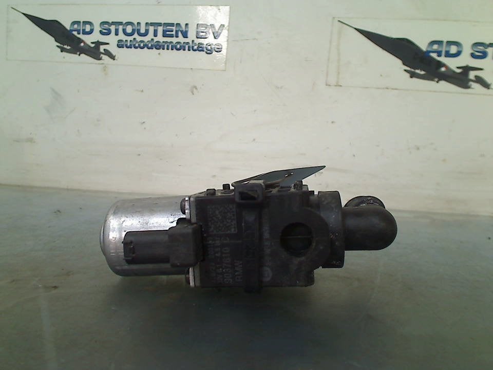Extra Waterpomp BMW 3 serie Touring (G21) 2024 9037610c, Gebruikt, Petuelring 130, München 80809, , Duitsland, BMW, Bayerische Motoren Werke AG