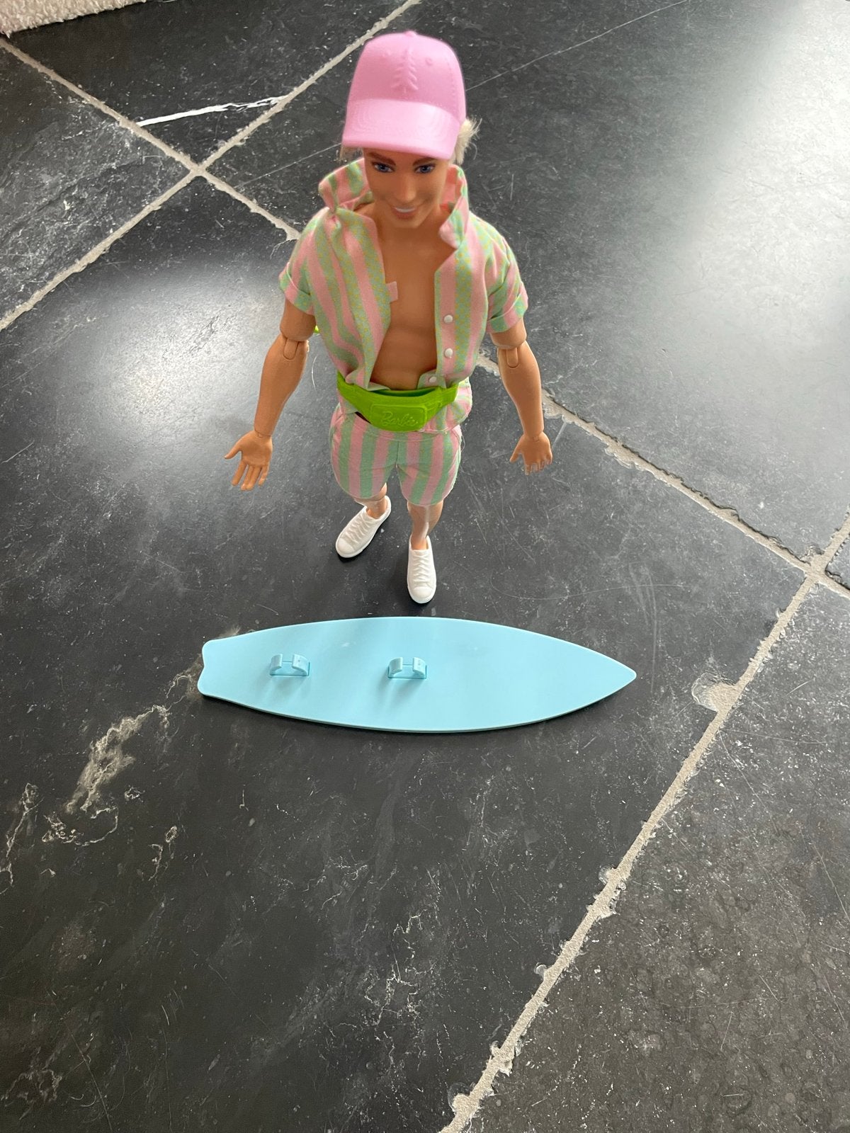 Barbie Ken de film surfer pop met surfplank, Ophalen of Verzenden, Zo goed als nieuw