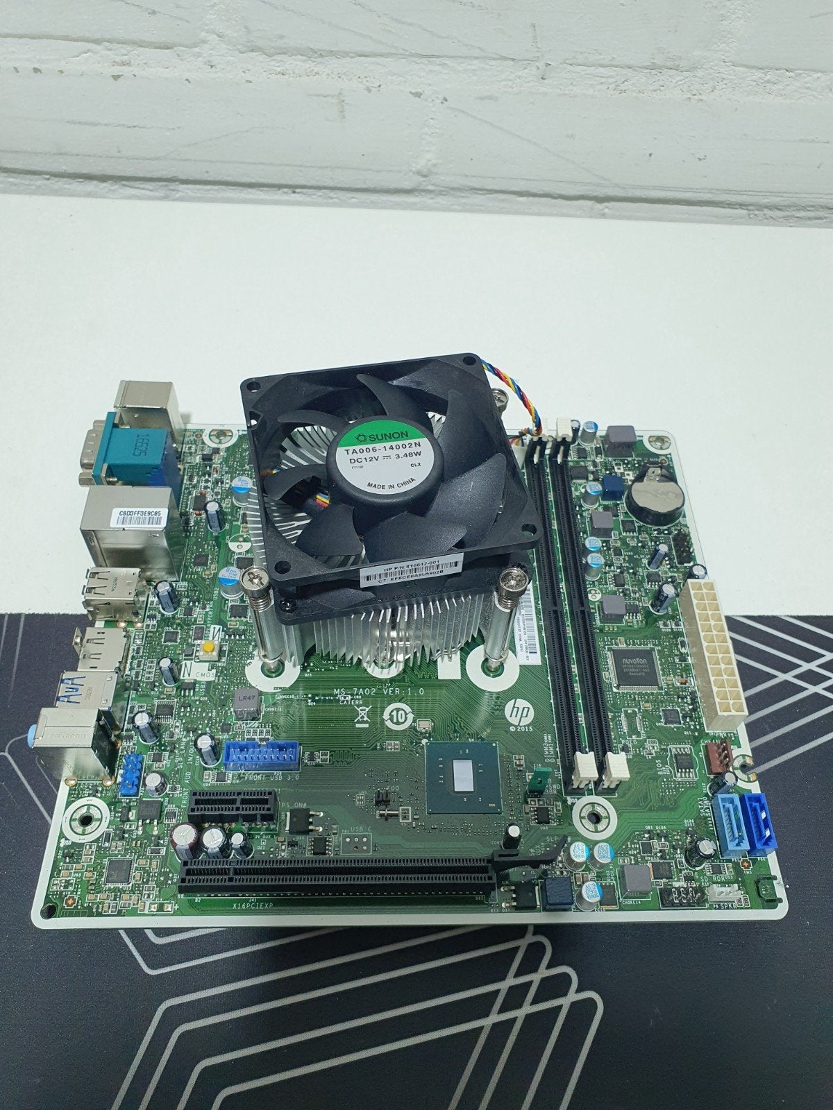 HP MS-7A02 (Enzo) moederbord + i3-6100 Processor, Computers en Software, Moederborden, DDR4, Refurbished, Ophalen of Verzenden