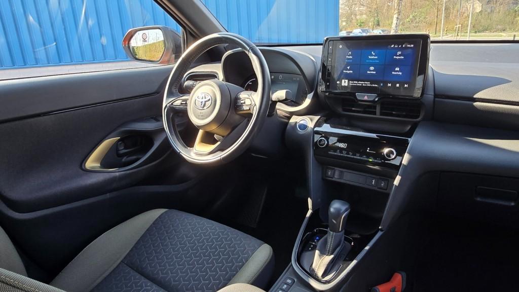 Toyota YARIS CROSS 1.5 HYBRID EXPLORE TWO-TONE LAK + BLACK P, Gebruikt, Overige kleuren, Met garantie (alle), 49 €/maand