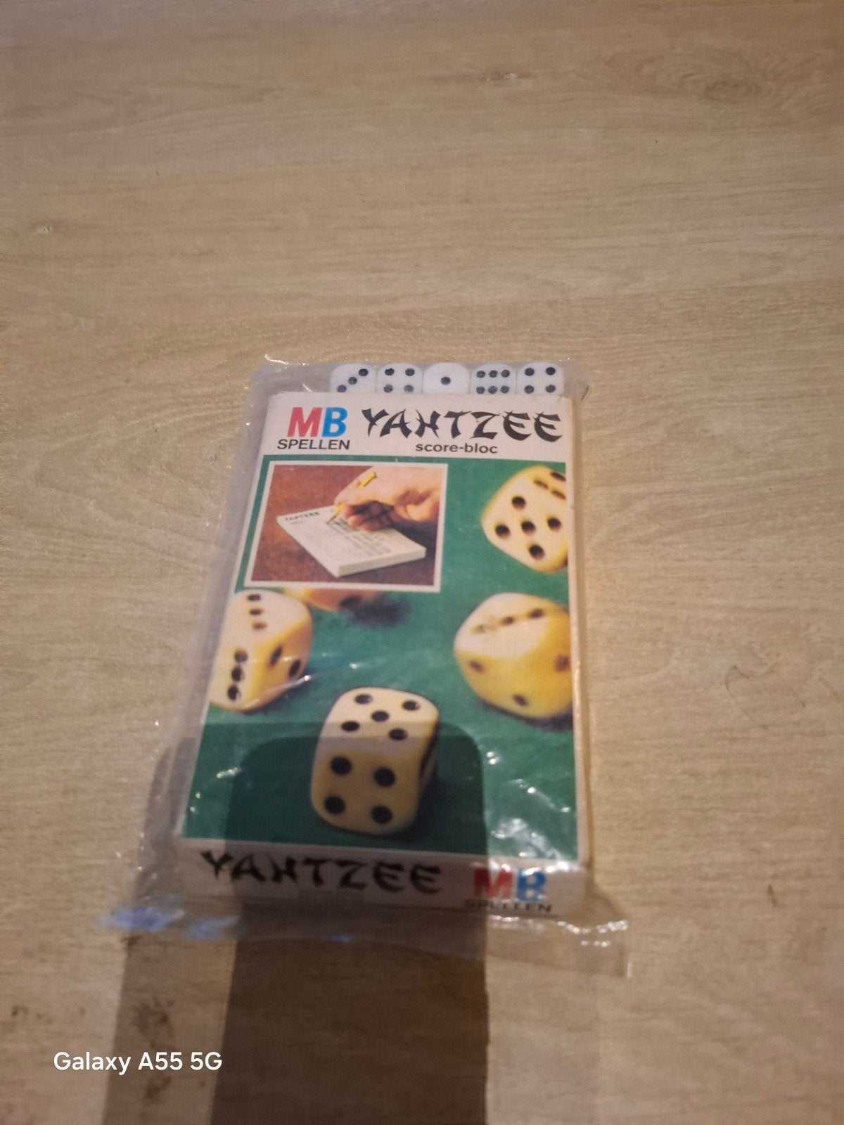 MB Yahtzee Spellen Score-bloc met dobbelstenen, 1027 Newport Ave, Pawtucket, RI 02861, USA, Ophalen of Verzenden, Vijf spelers of meer