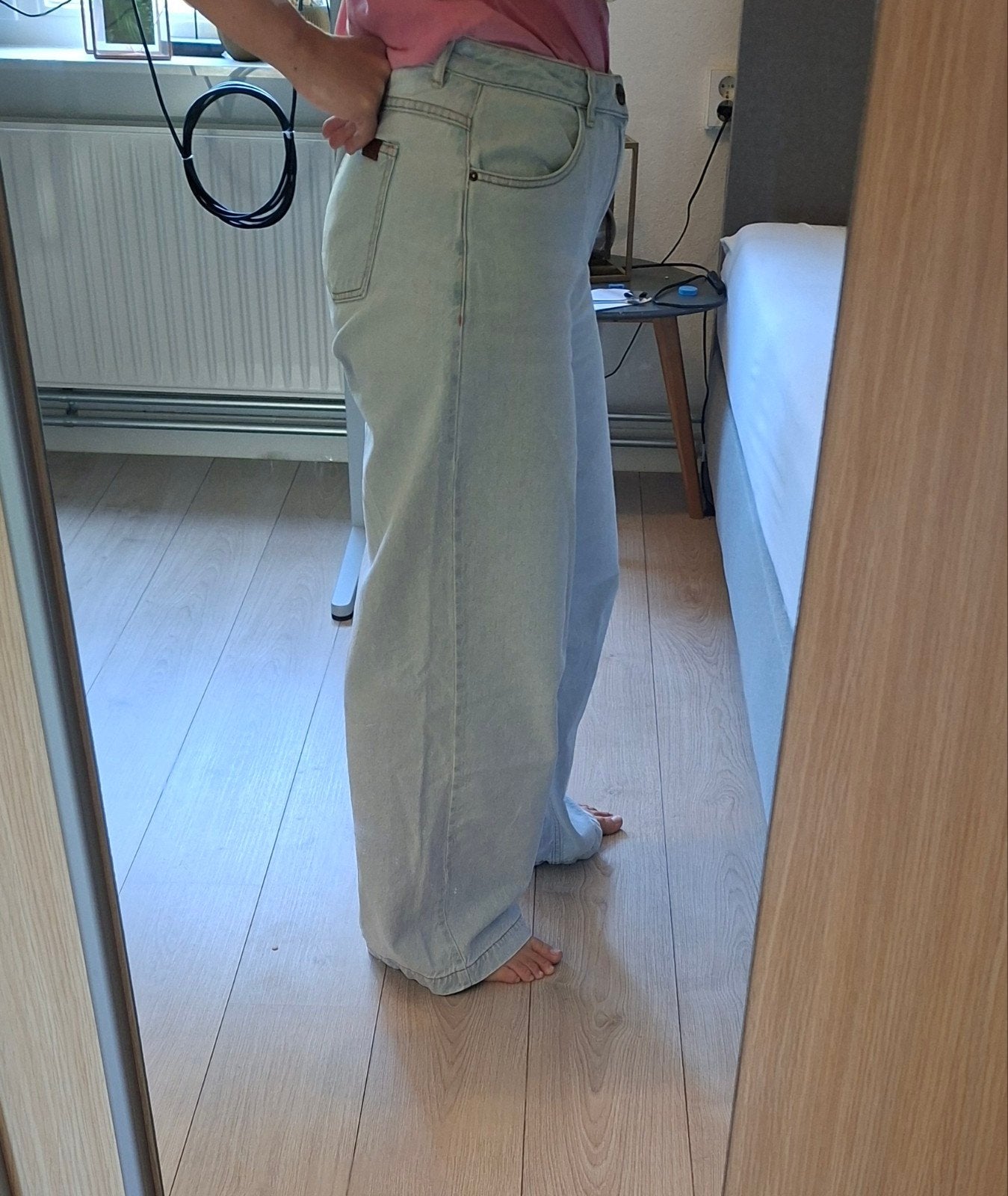 pom amsterdam wide jeans ligt blauw van kleur maat M/L, Kleding | Dames, Zo goed als nieuw, W30 - W32 (confectie 38/40), Pom Amsterdam