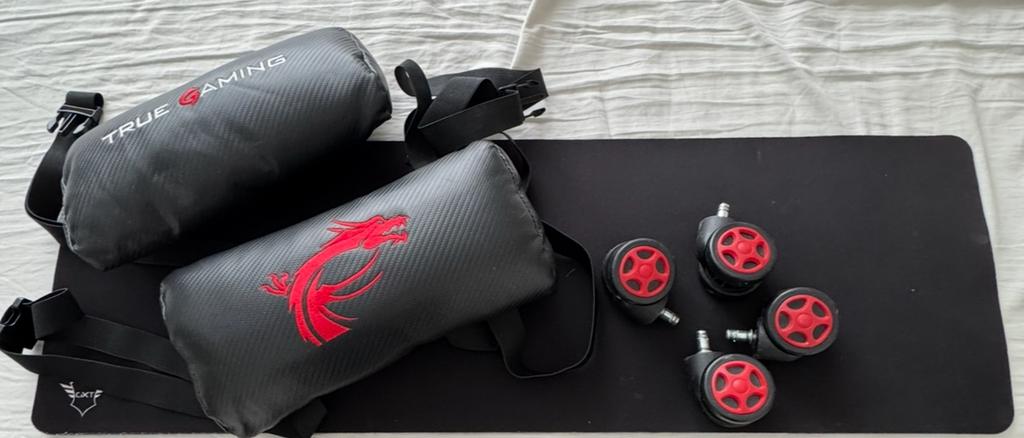 Gaming stoel accessoires: kussens, wielen, mat, Ophalen of Verzenden, Zo goed als nieuw