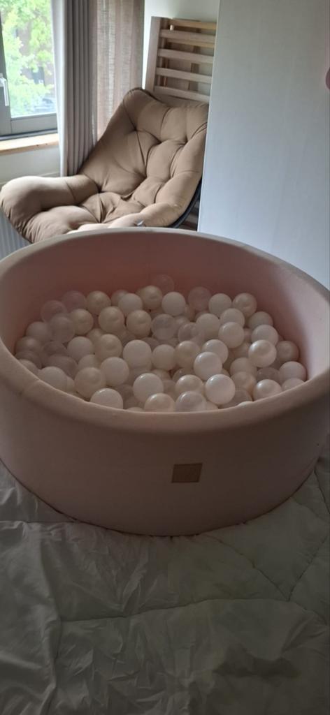 MeowBaby Roze Ballenbak met Witte Ballen, Ophalen, Zo goed als nieuw, Jongen of Meisje