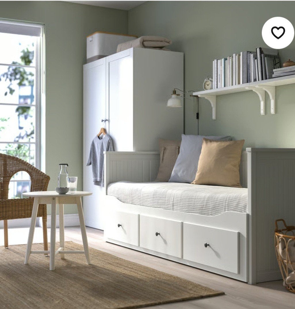 Ikea Hemnes uitschuifbaar bed met 3 lades en matras, Huis en Inrichting, Slaapkamer | Bedden, Ophalen, Eenpersoons, Wit, 80 cm