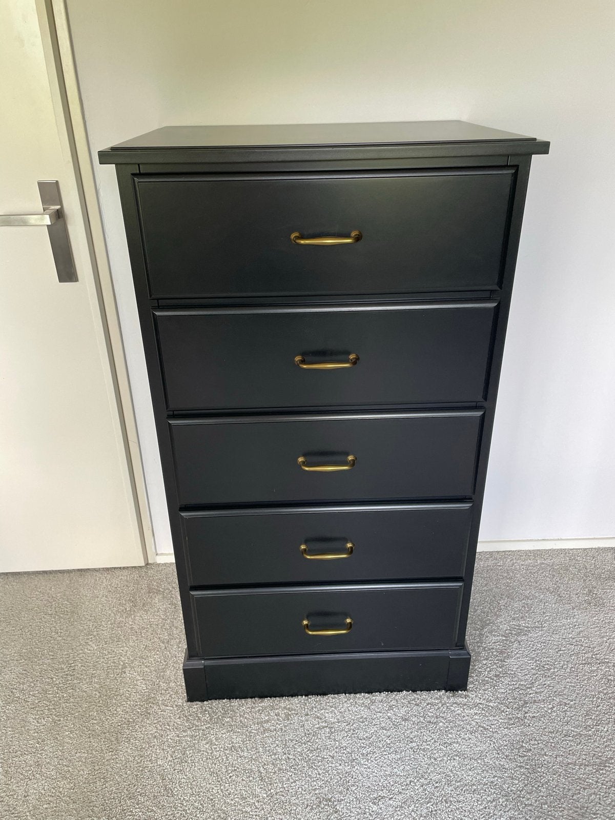 IKEA Ladekast - donker bruin met gouden handgrepen, Huis en Inrichting, Kasten | Ladekasten, Ophalen, Gebruikt, 5 laden of meer