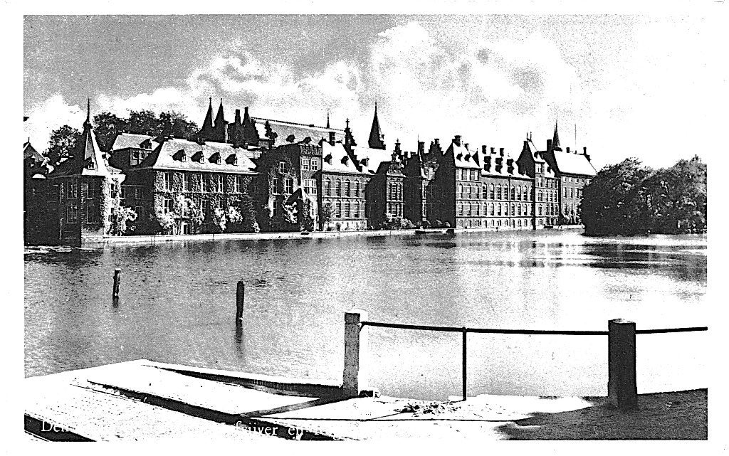 970026	Den Haag	Hofvijver	Regeringsgebouwen	1960	Gelopen