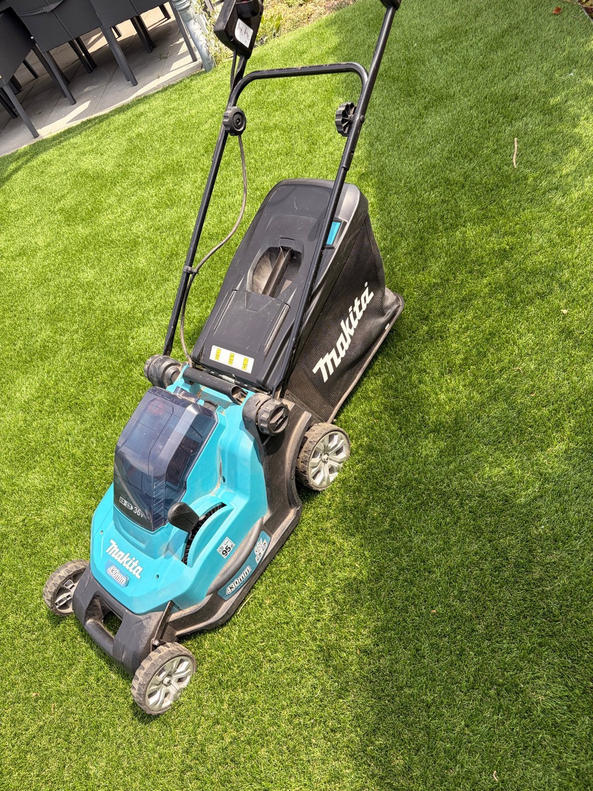 Makita DLM432 Accu Grasmaaier (excl. accu's), Ophalen, Cirkelmaaier, Gebruikt, Accu-grasmaaier