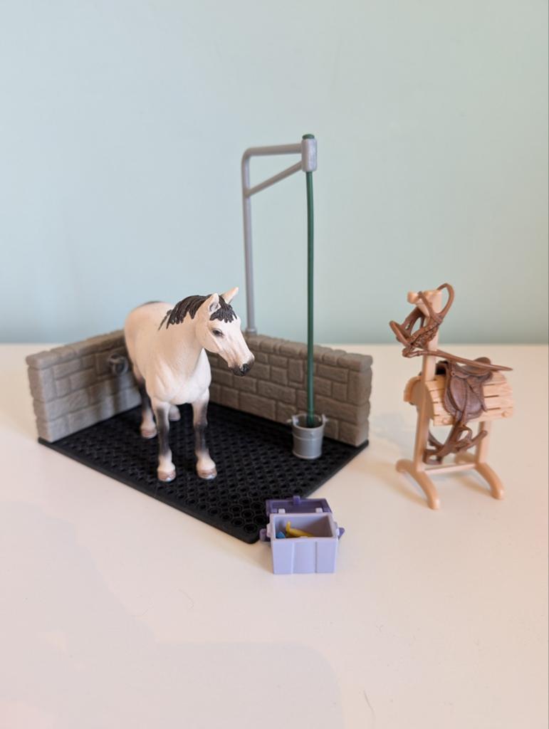 Schleich wasplaats met paard 42104, Ophalen of Verzenden, Zo goed als nieuw, Paard, Beeldje of Figuurtje