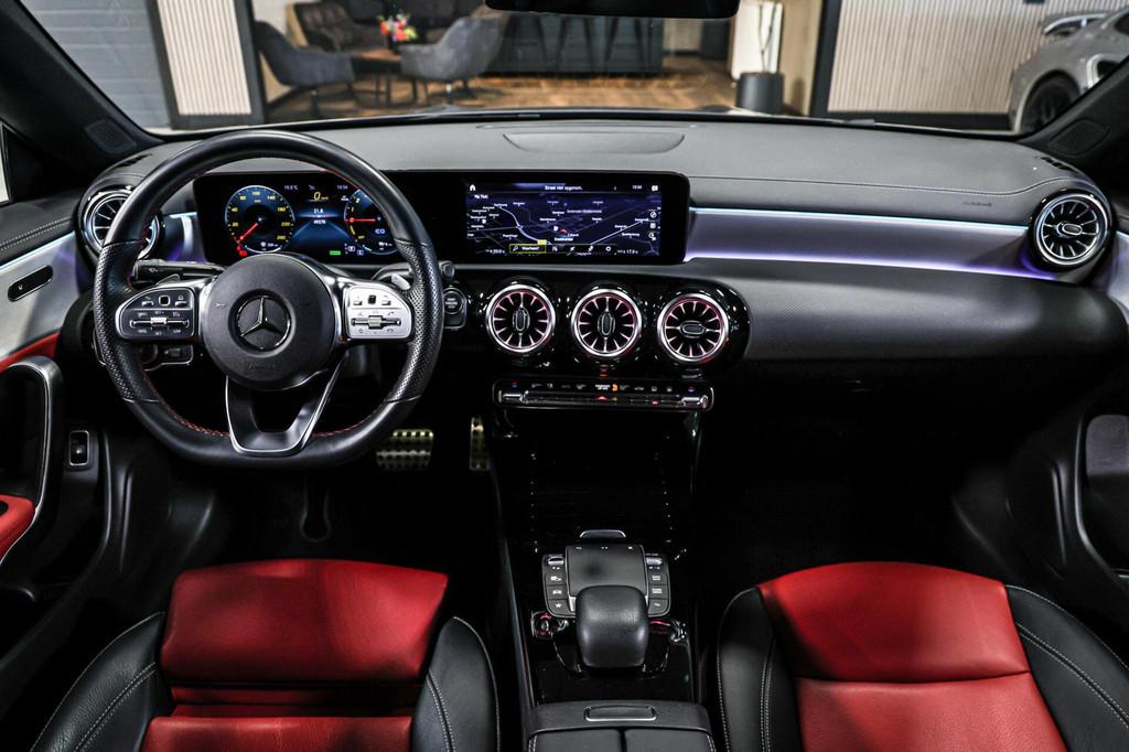Mercedes CLA-klasse 250 e AMG Line|Leder|Sfeerverl.|Camera, Auto's, Mercedes-Benz, CLA, Gebruikt, 4 cilinders, Met garantie (alle)
