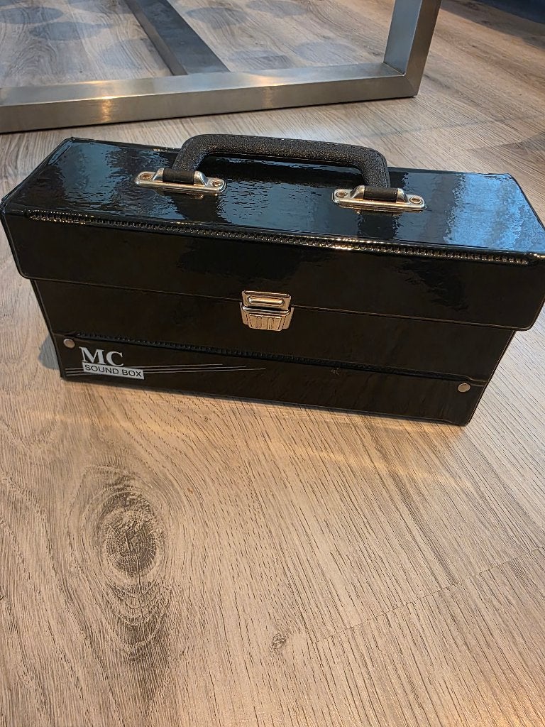 Cassettebandjes Koffer Doos Zwart MC Sound Box, met inlay, Gebruikt, 2 t/m 25 bandjes, Overige genres, Ophalen of Verzenden