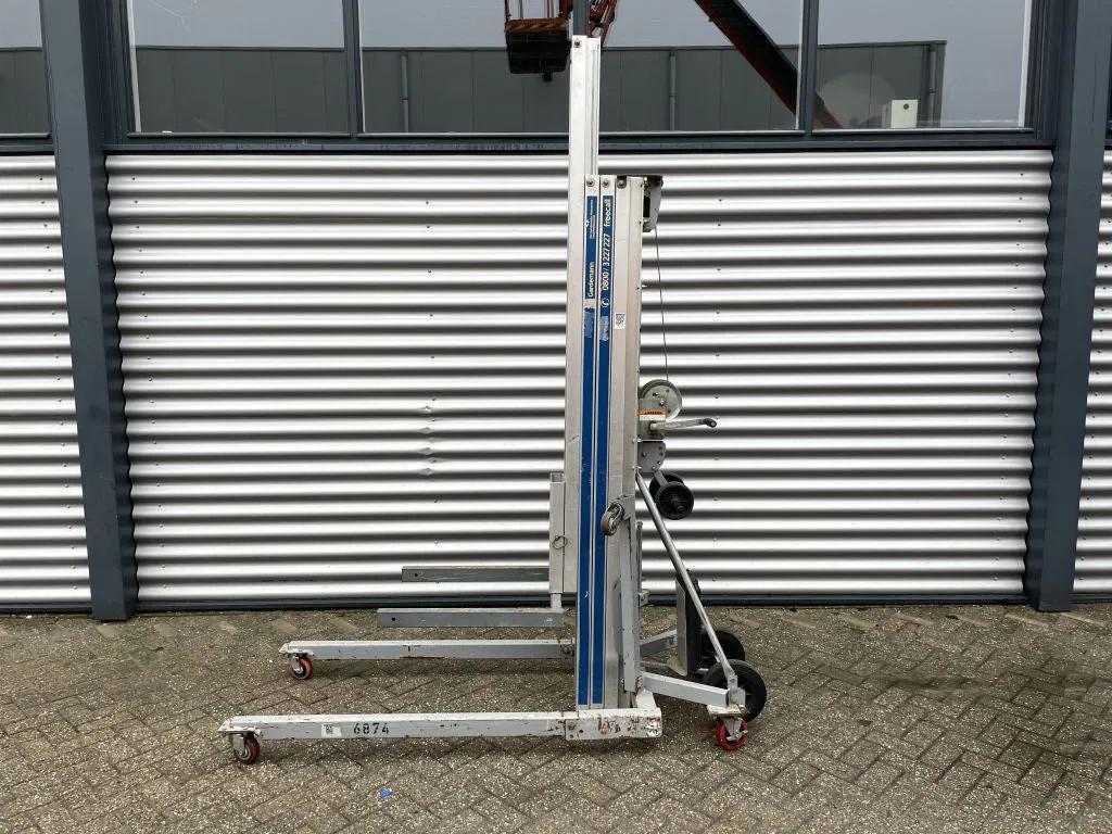 Genie SLC-24 Materiaallift kanaallift (bj 2009), Zakelijke goederen, Machines en Bouw | Liften, Steigers en Ladders