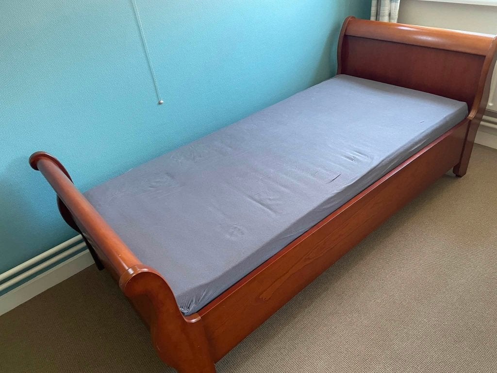 Prachtig 1 persoons klassiek Frans sledebed, Ophalen, 90 cm, Eenpersoons, Bruin