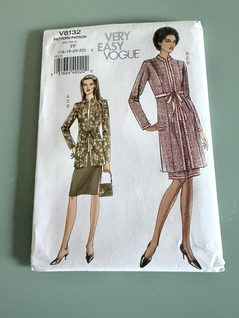 Vogue V8132 naaipatroon Very Easy  set rok top jasje, Ophalen of Verzenden, Nieuw, Vrouw, Overige merken