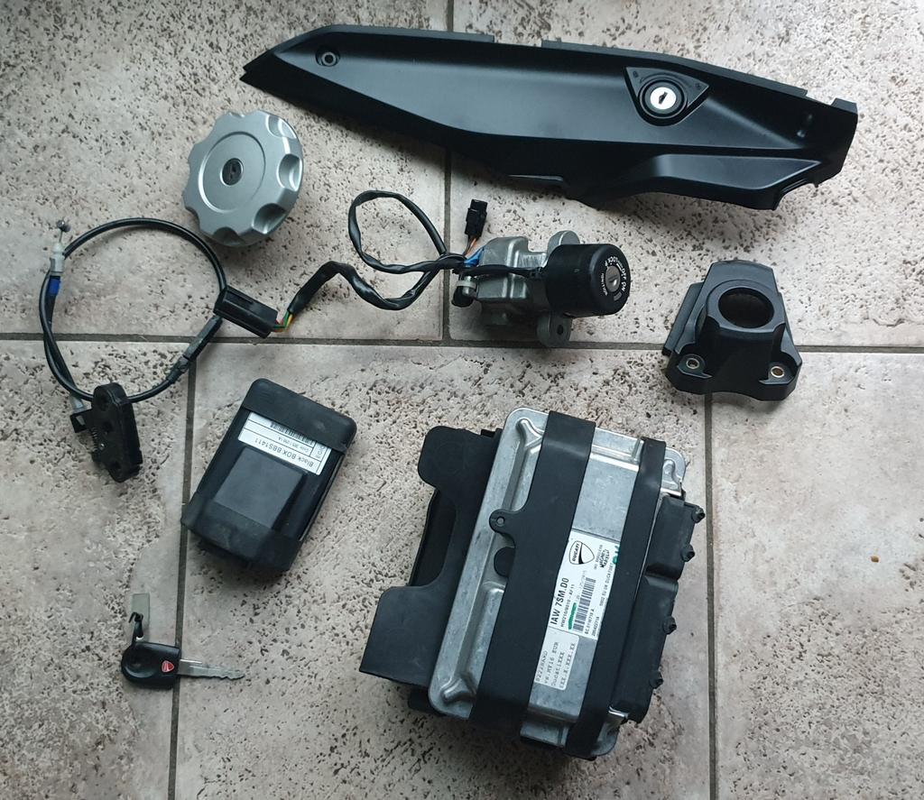 Ducati Hypermotard 939 contactslot ecu slot sleutel set, Ophalen of Verzenden