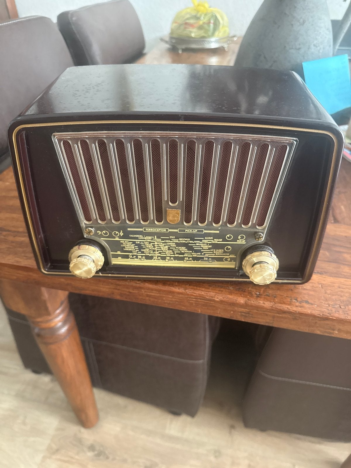 oude Philips bakelieten radio in goede staat l 27 b15 h20 cm, Ophalen of Verzenden, Gebruikt, Radio