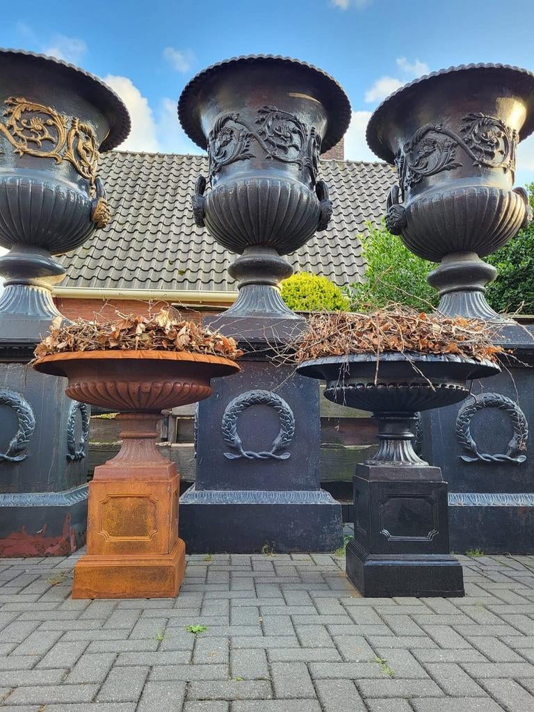 Gietijzeren tuinvazen tuinvaas bloempot bloembak op sokkel, Tuin en Terras, Tuinvazen, Ophalen of Verzenden, Nieuw