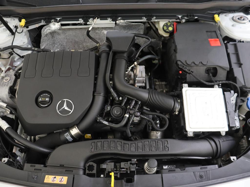 Mercedes-Benz A-klasse 180 Advantage /CarPlay /Achteruitrijc, Auto's, Mercedes-Benz, Gebruikt, Euro 6, 4 cilinders, Wit