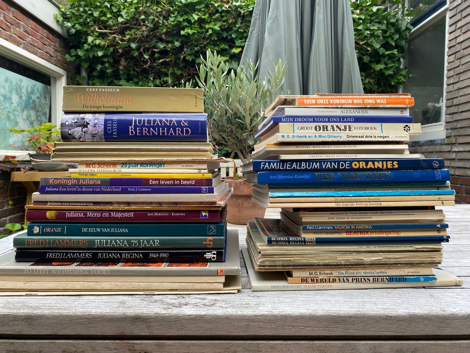 Verzameling boeken Nederlands Koninklijk Huis (60 stuks), Ophalen of Verzenden, Gebruikt, Nederland, Tijdschrift of Boek