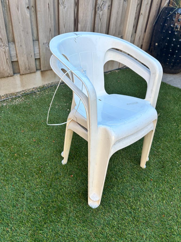 Kindertuinstoelen - Stapelbaar, Wit Plastic (2 stuks), Tuin en Terras, Tuinstoelen, Ophalen, Gebruikt, Plastic, Stapelbaar